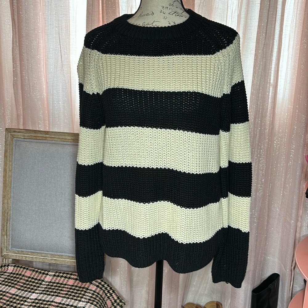 VELVET BY GRAHAM AND SPENCER black and white sweater size XS Anthropologie